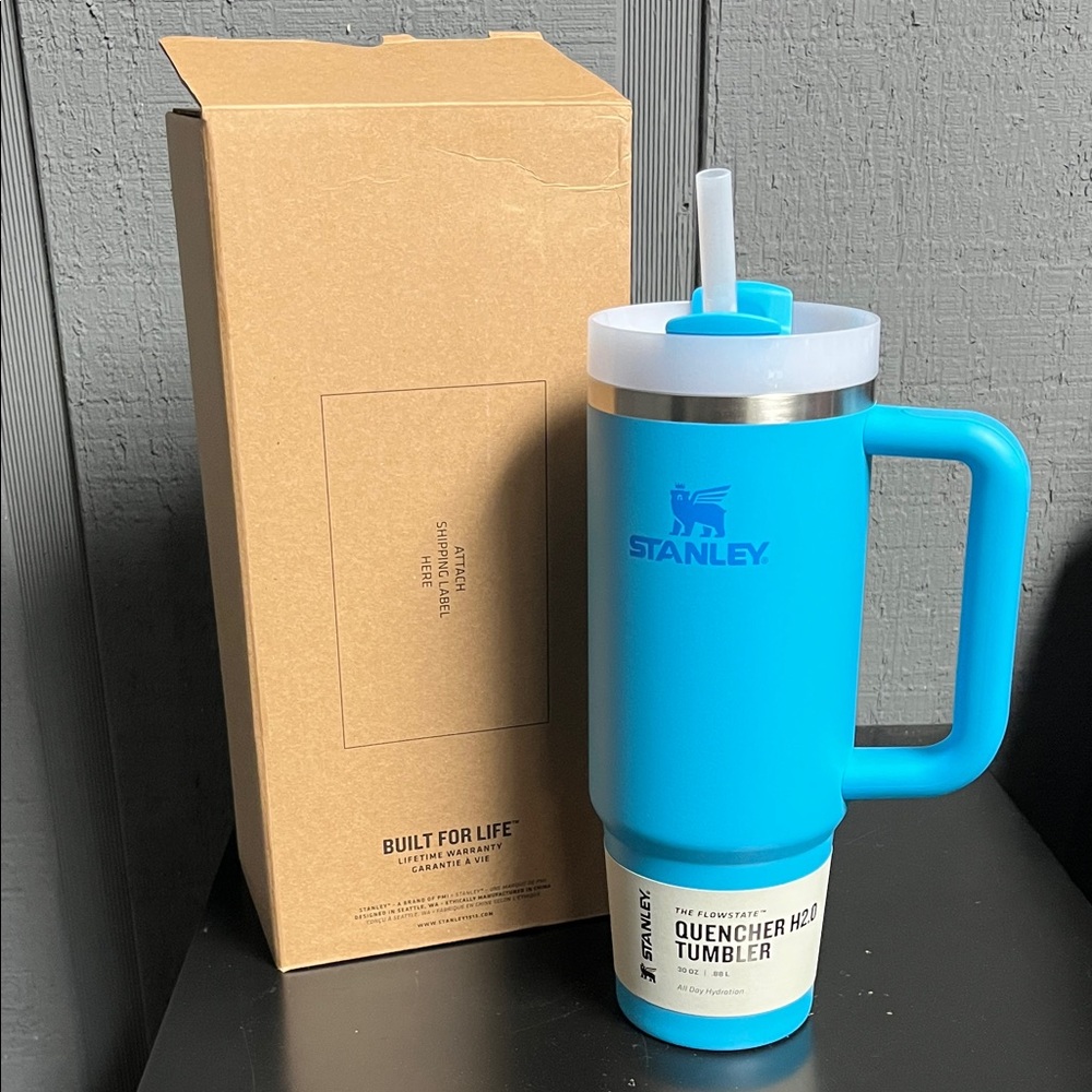 NIB Stanley Quencher H2.0 FlowState Tumbler 40 oz Pool Blue New In Box